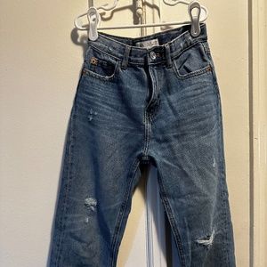 Zara Boyfriend size 8 Distress jean